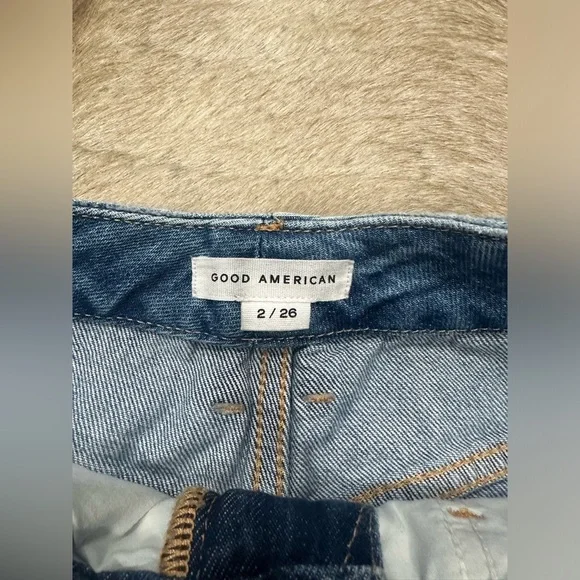 NWOT Good American 90's Long Women's Frayed Shorts Stretch Blue Denim Sz 2/26 - Picture 4 of 6